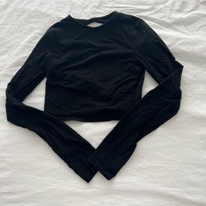 FASHION NOVA - BLACK LONGSLEEVE**